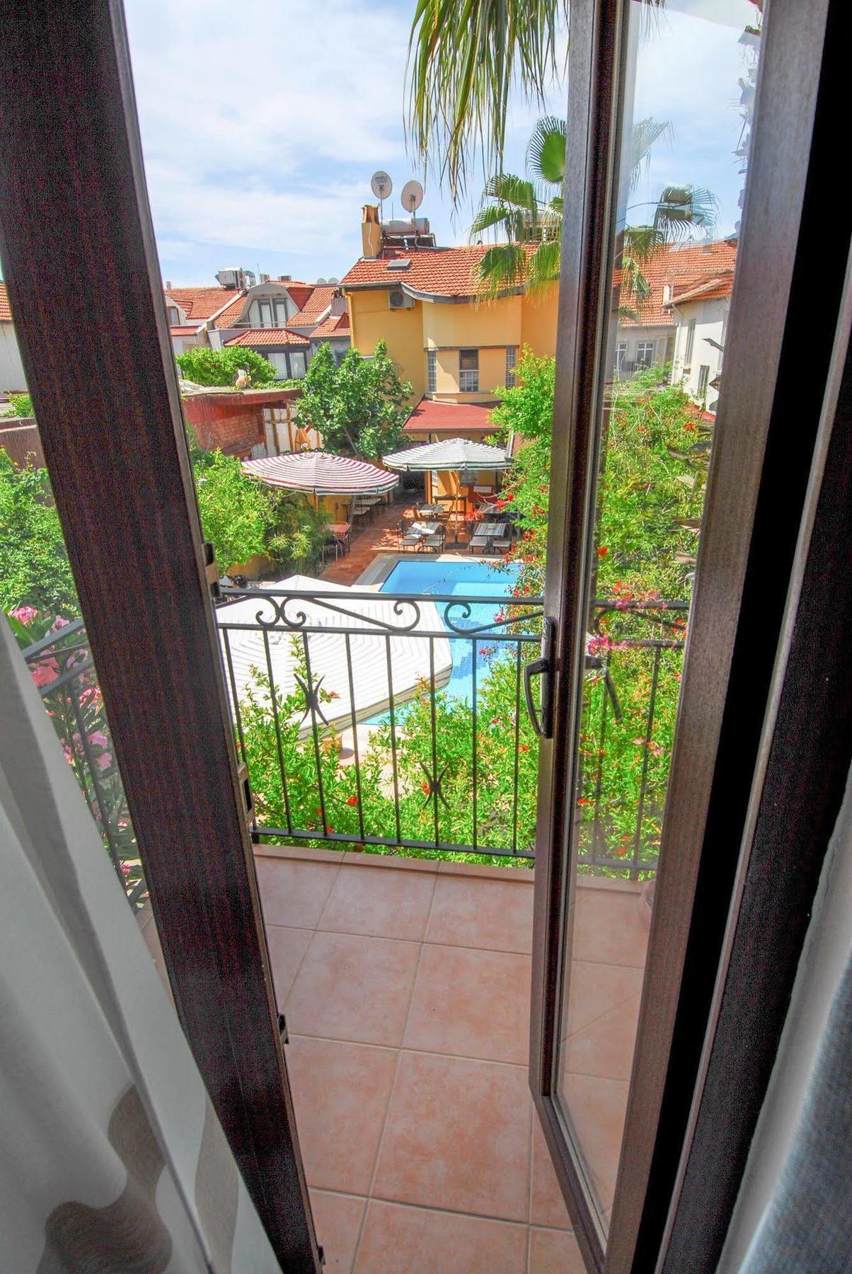 Villa Danlin Hotel Гёчек Экстерьер фото